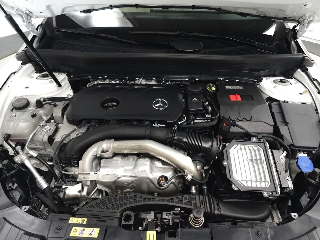 Certified Used 2026 Polar White Mercedes-Benz GLB 250 image 30