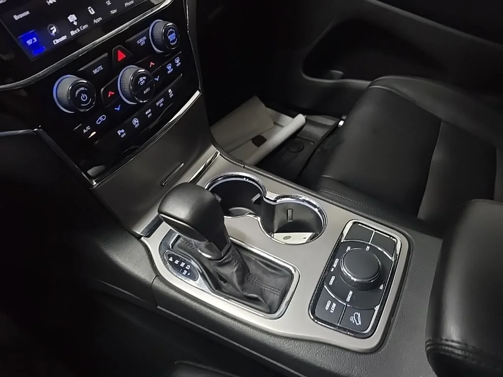 Used 2020 Gray Jeep Limited image 28