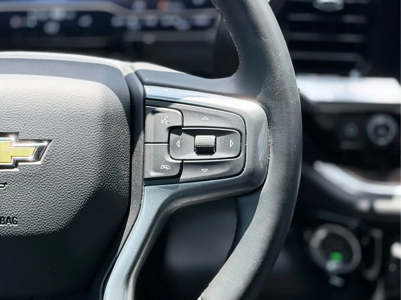Used 2025 Summit White Chevrolet LT image 31