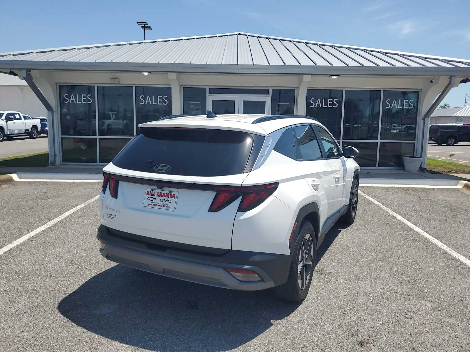 Used 2025 White Hyundai SEL image 6