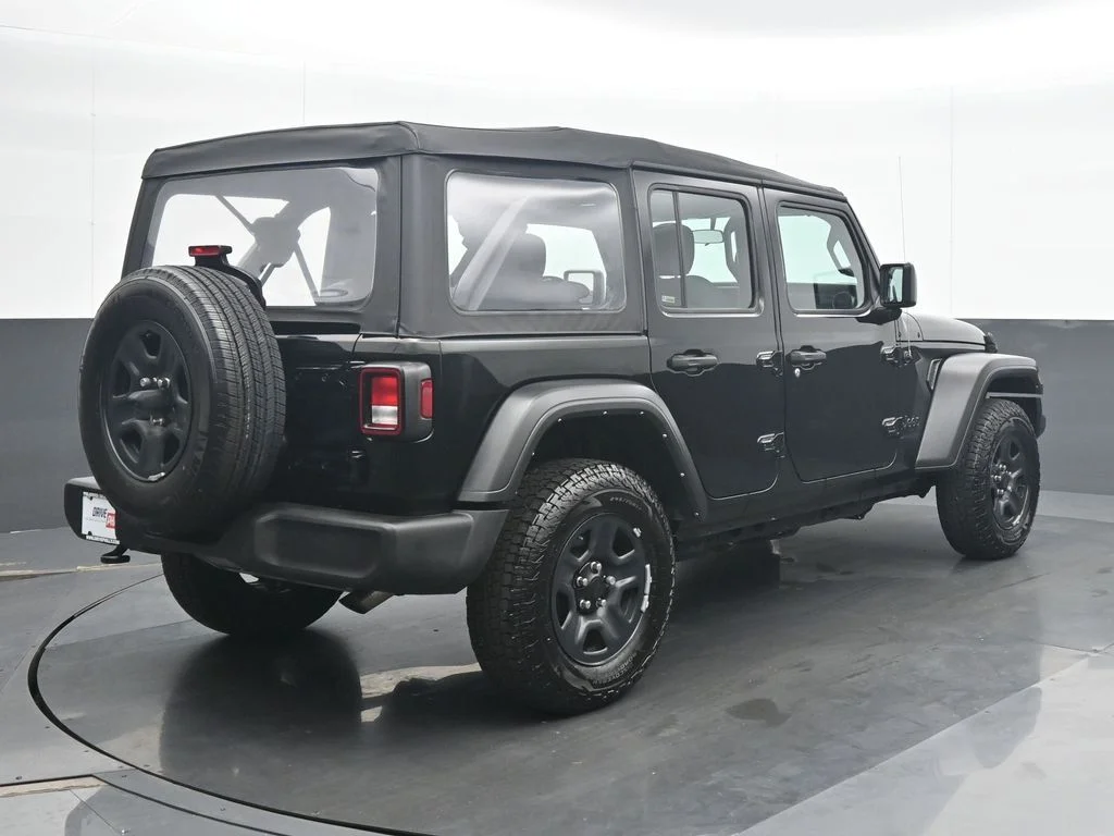 Used 2022 Black Jeep Unlimited Sport image 6