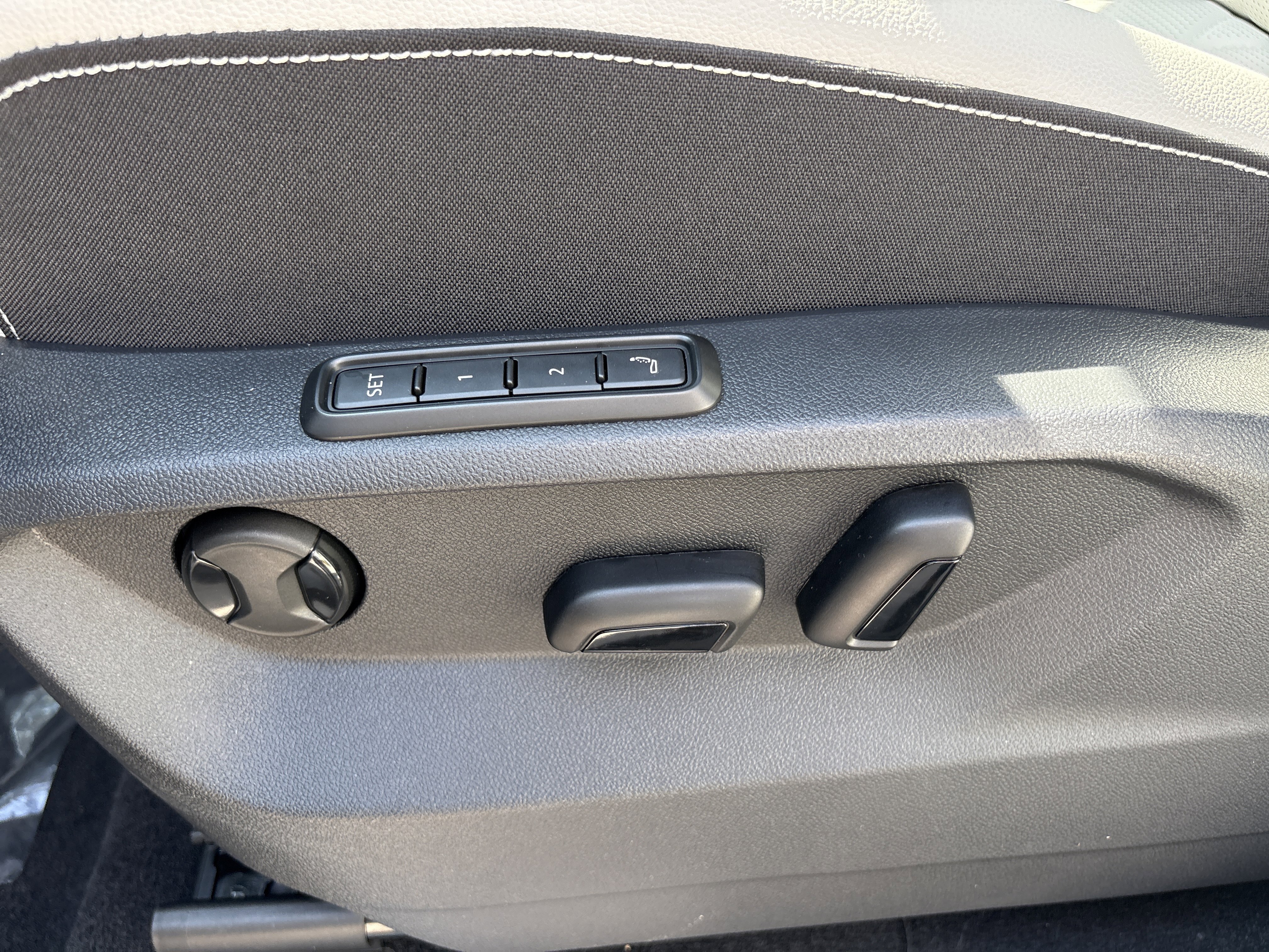 2026 Volkswagen Atlas Cross Sport SEL Premium R-LINE - Photo 12