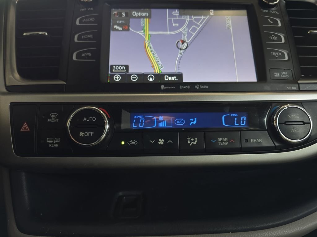 Used 2019 White Toyota XLE image 27