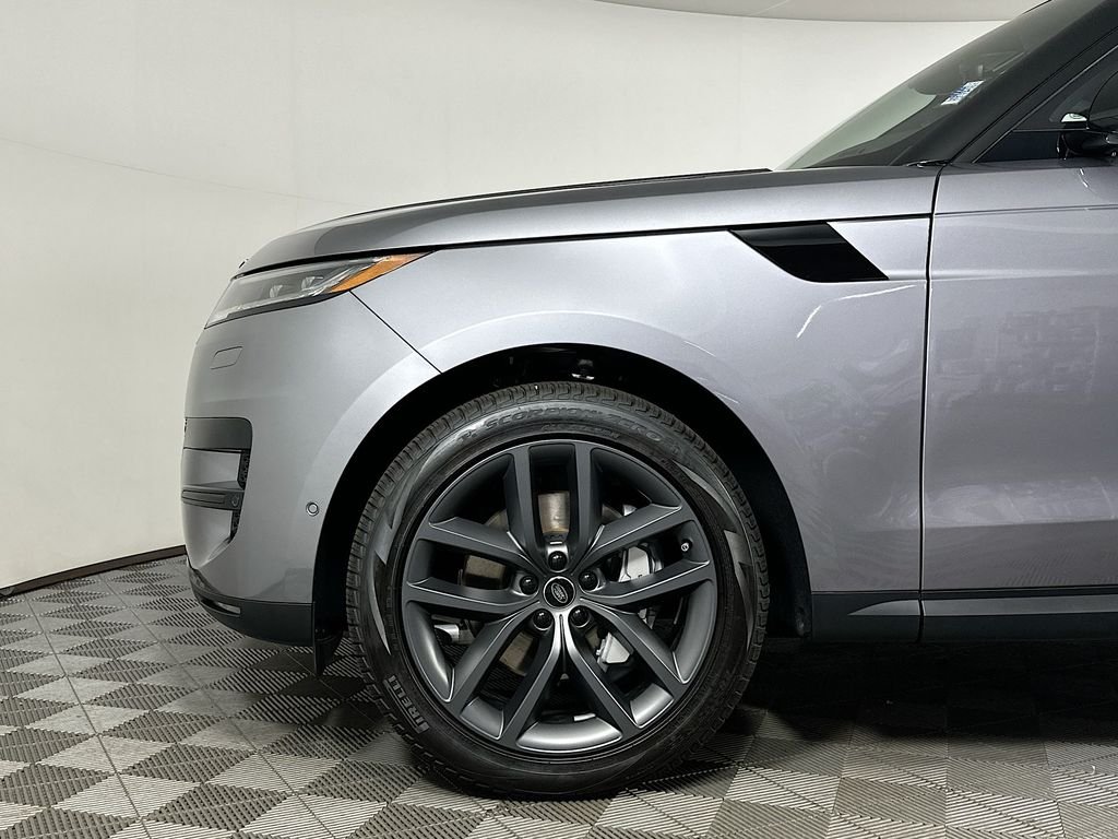 Certified Used 2025 Eiger Gray Metallic Land Rover SE image 9