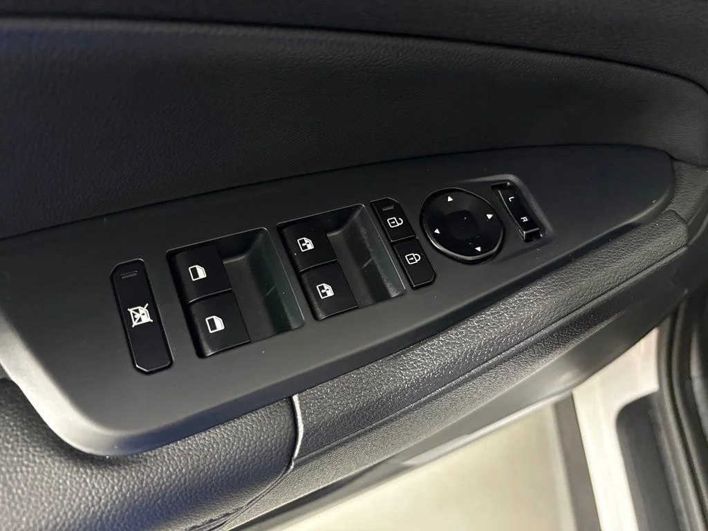 New 2026 Glacial White Pearl Kia EX image 15