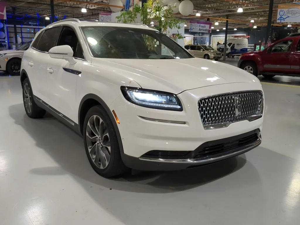 Used 2023 Pristine White Lincoln Reserve image 5