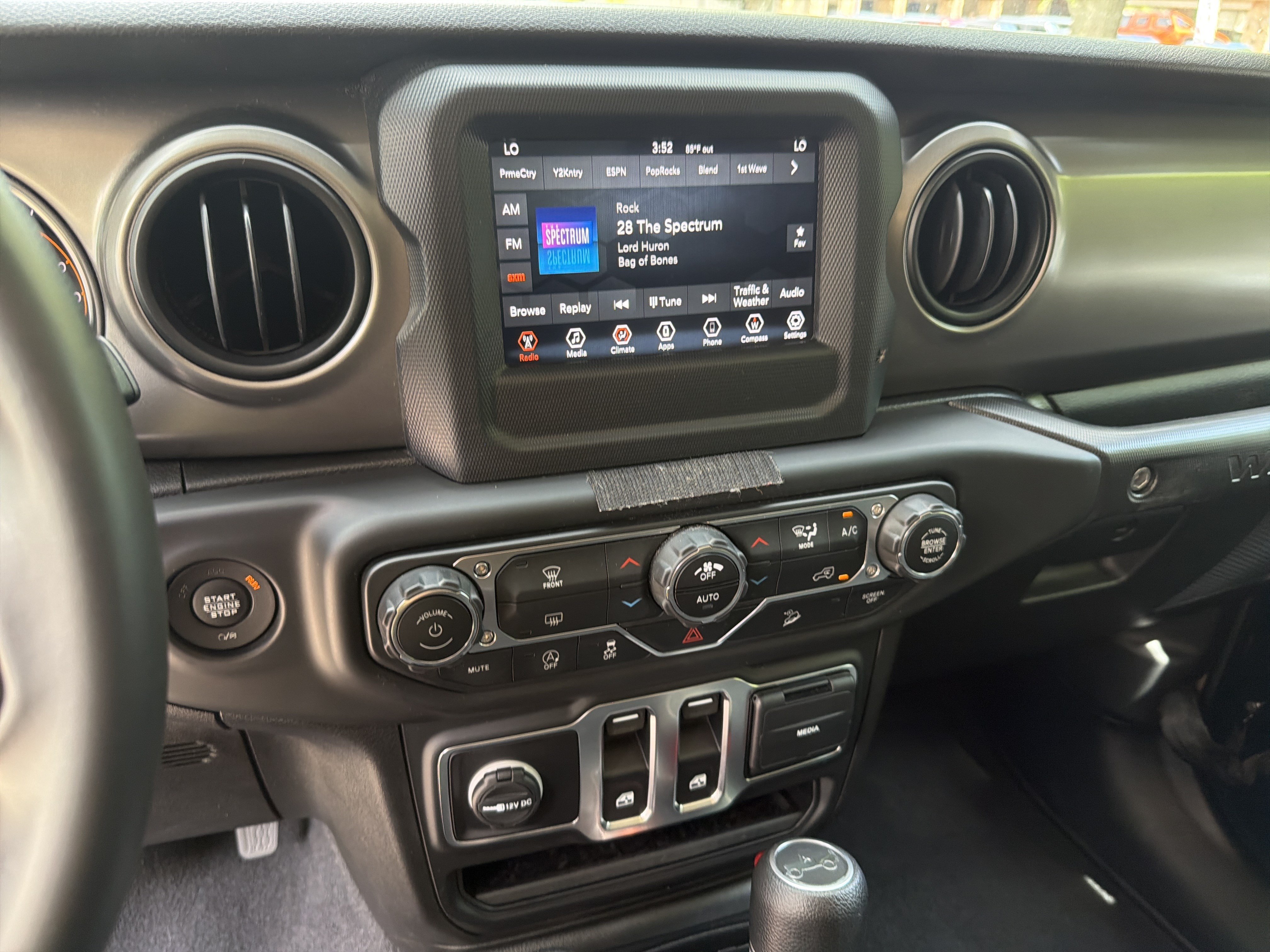 Used 2019 Black Clearcoat Jeep Sport S image 26