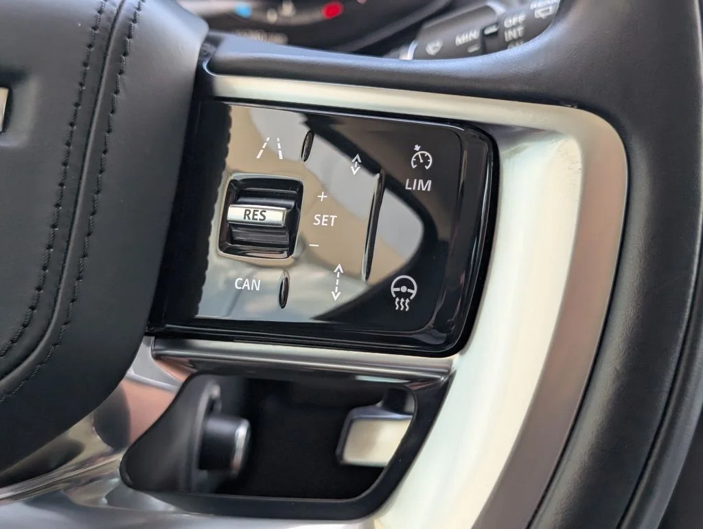 New 2023 Eiger Grey Land Rover SE image 26