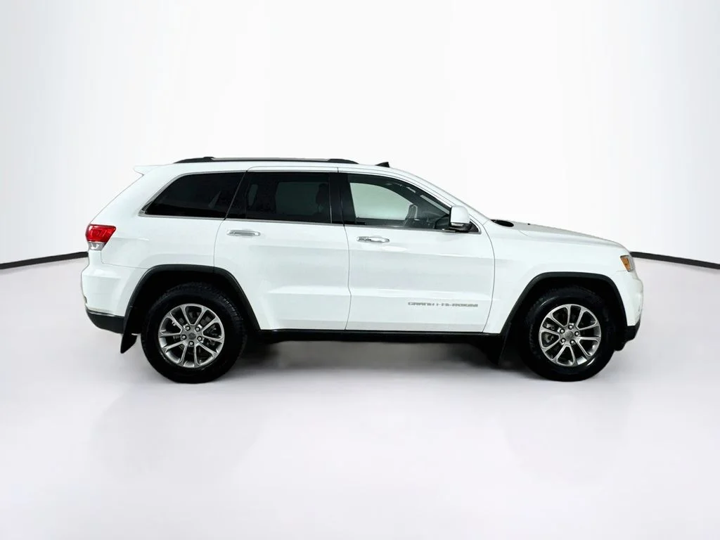 Used 2014 Bright White Clearcoat Jeep Limited image 8
