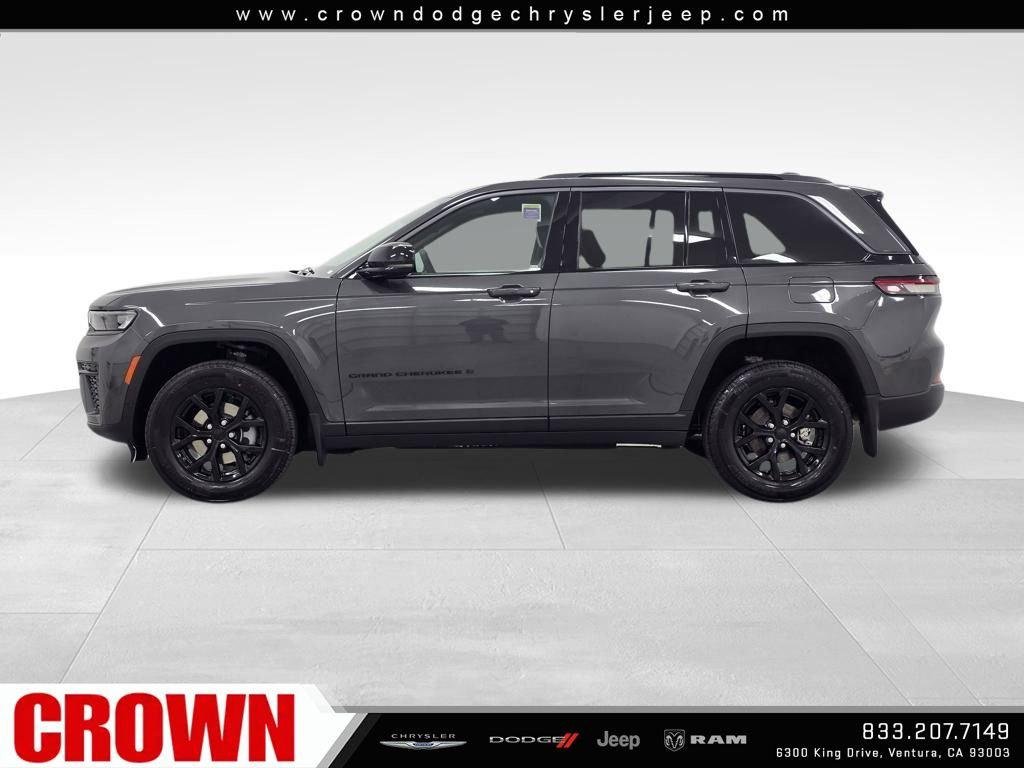 New 2026 Baltic Gray Metallic Clearcoat Jeep Laredo image 8