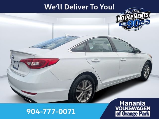 Used 2016 White Hyundai SE image 3