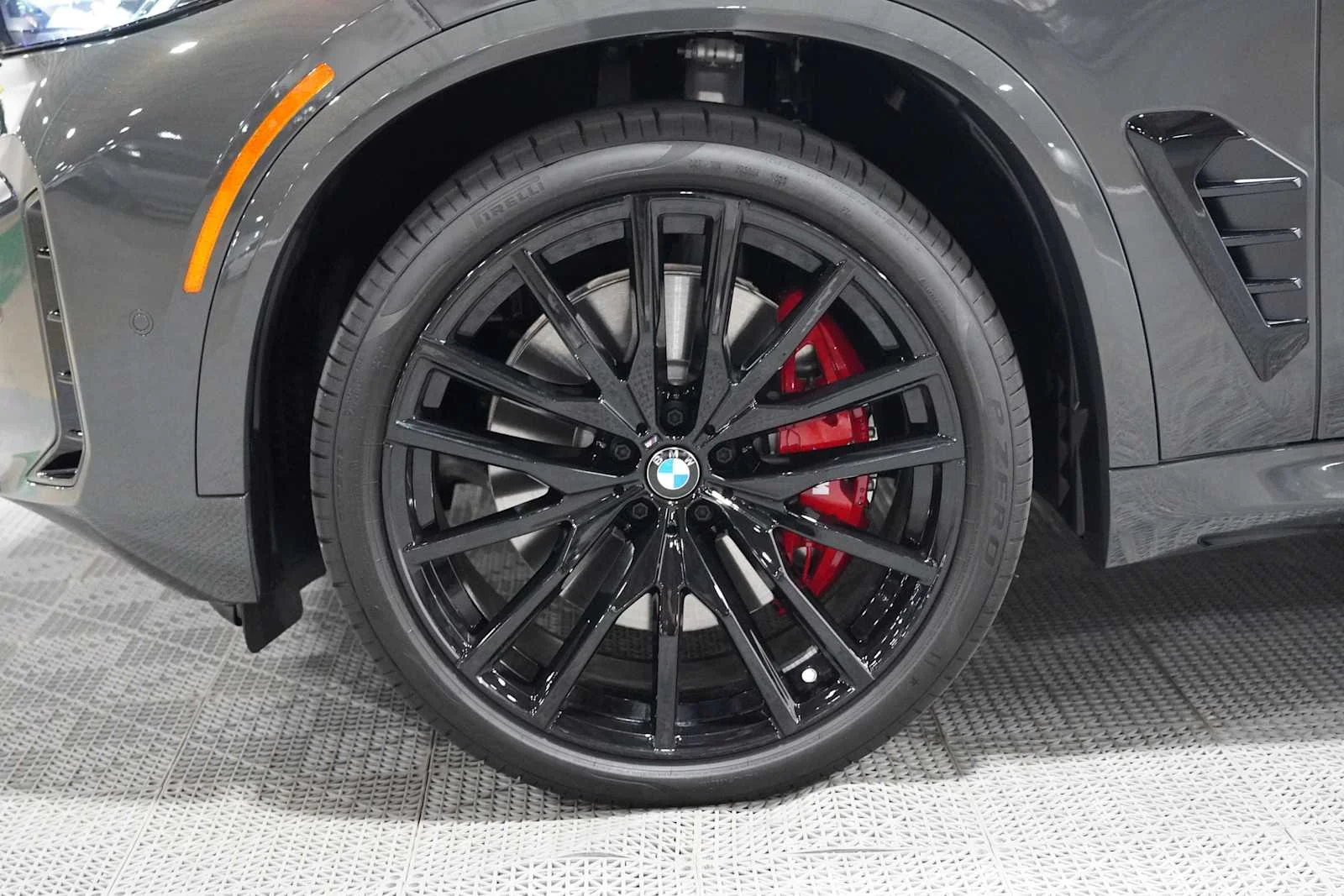 New 2026 Dravit Grey Metallic BMW M60i image 6