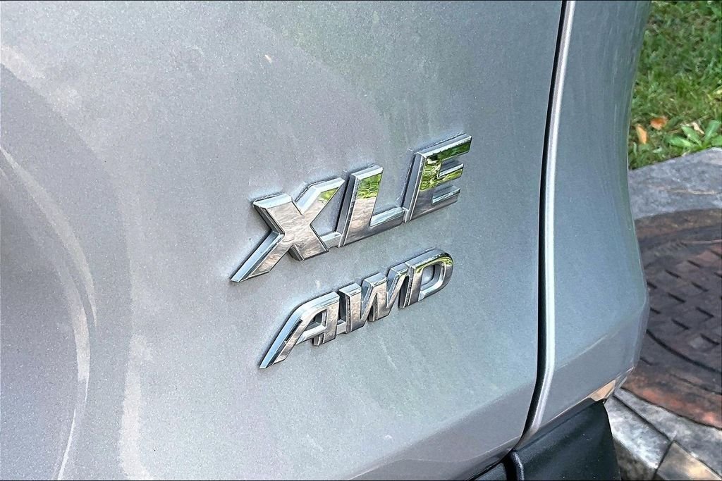 Used 2021 Silver Toyota XLE Premium image 30