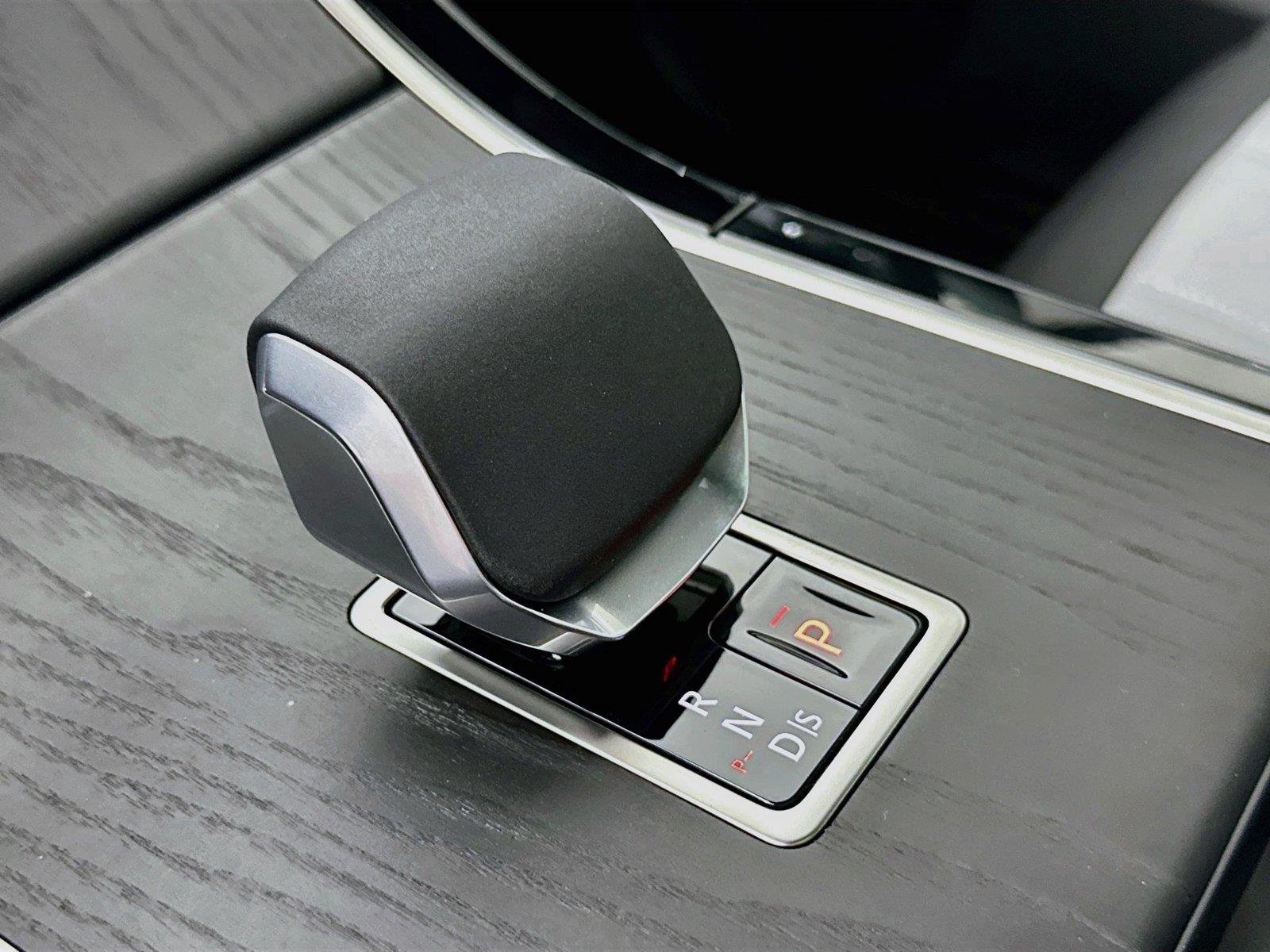 Certified Used 2026 Fuji White Land Rover Dynamic SE image 16