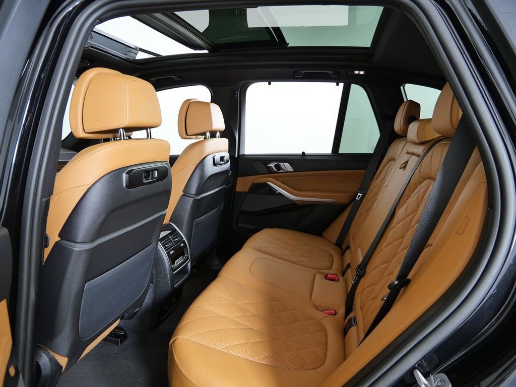New 2026 Black Sapphire Metallic BMW xDrive40i image 28