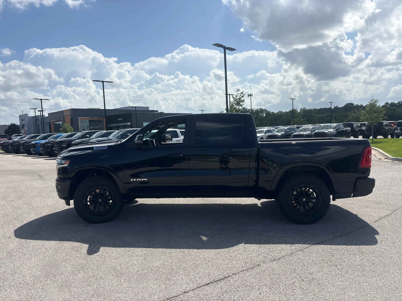 New 2026 Diamond Black Crystal Pearl-Coat Exterior Paint RAM Big Horn image 6