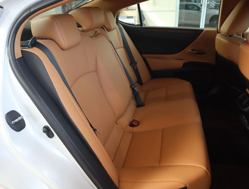 Used 2023 White Lexus 350 image 31