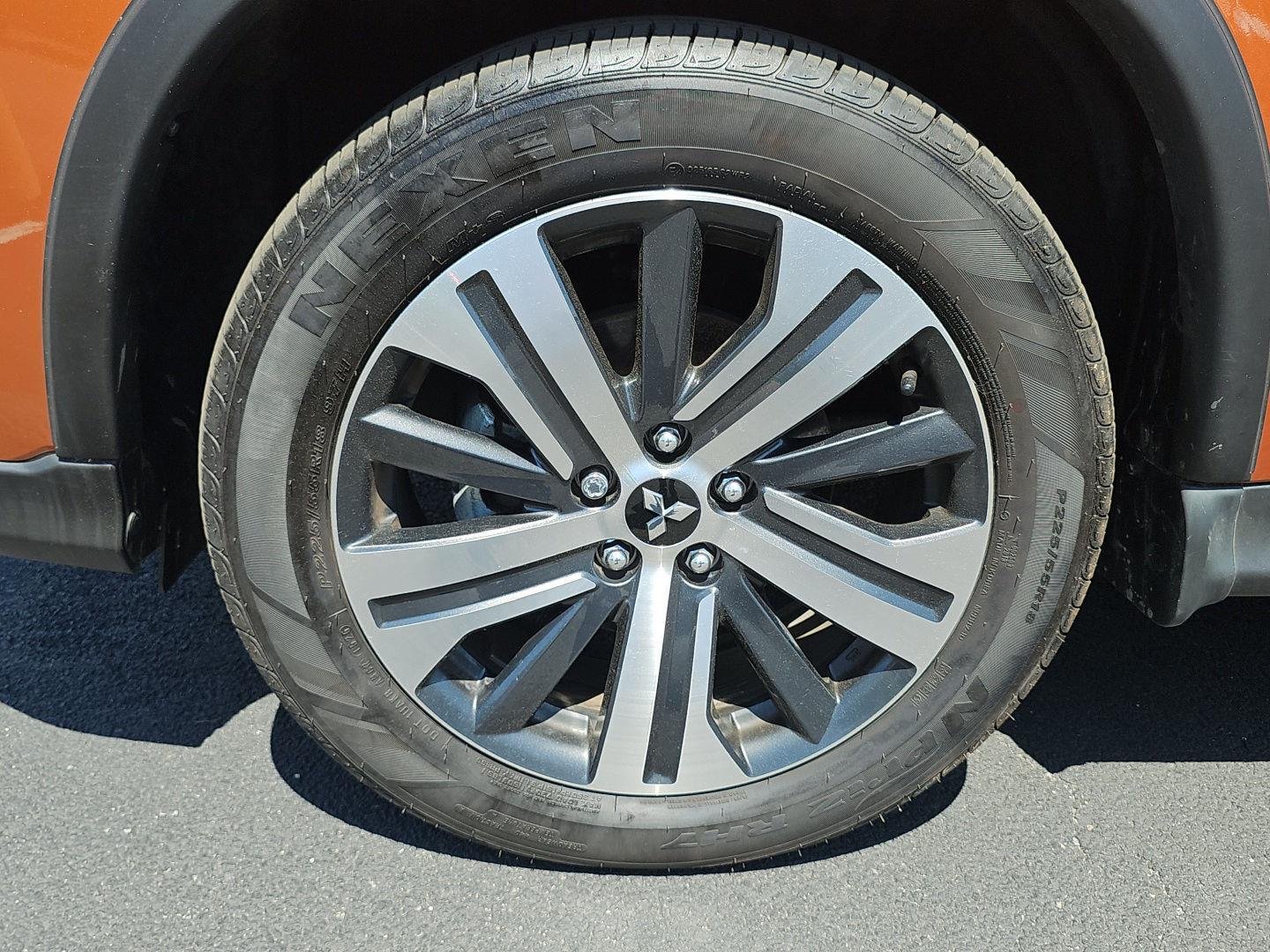 Used 2025 Sunshine Orange Metallic Mitsubishi ES image 10