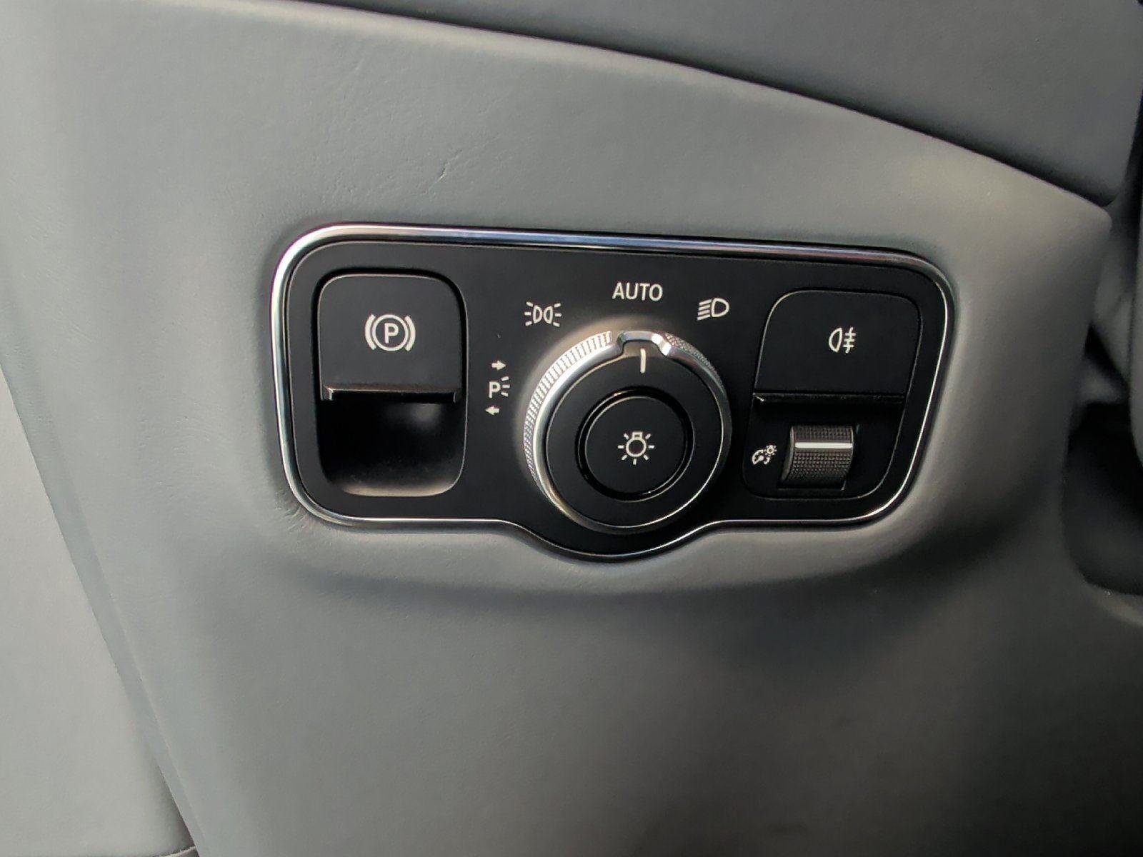 Used 2021 Ocellus Teal Aston Martin Base image 17