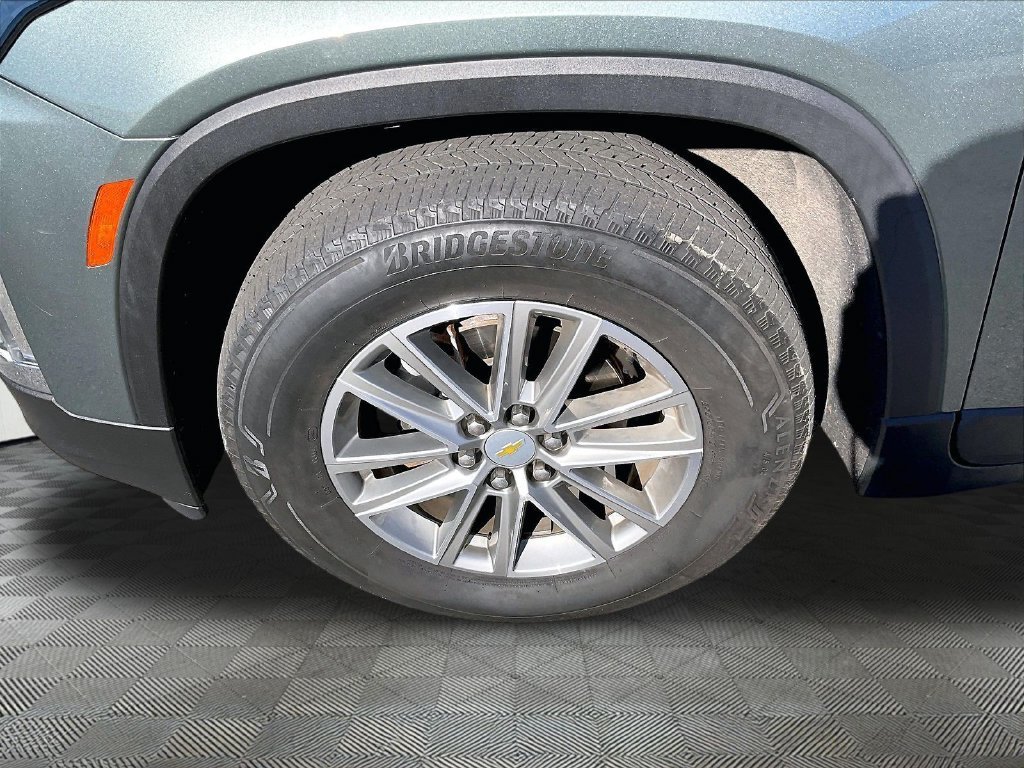 Used 2023 Silver Sage Metallic Chevrolet AWD image 7