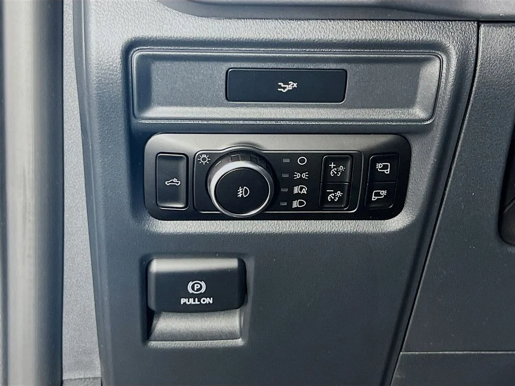 New 2026 Carbonized Gray Metallic Ford XLT image 18