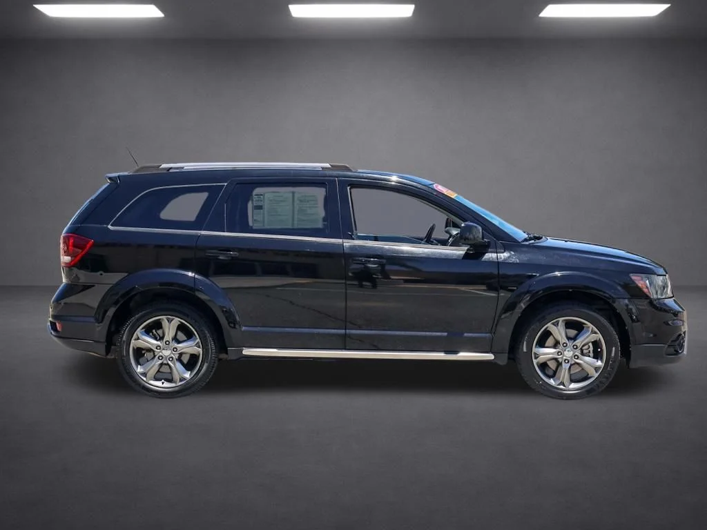 Used 2017 Black Dodge Crossroad image 2