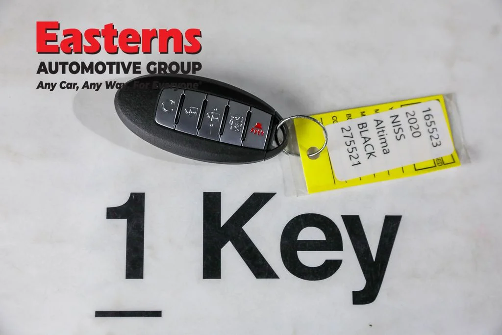 Used 2020 Black Nissan 2.5 SR image 23