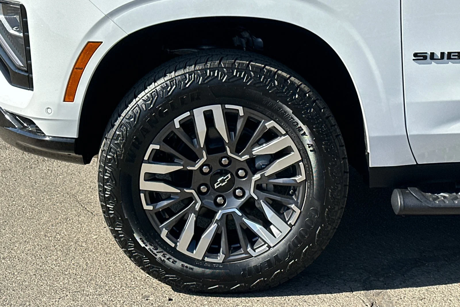 New 2027 Summit White Chevrolet Z71 image 27