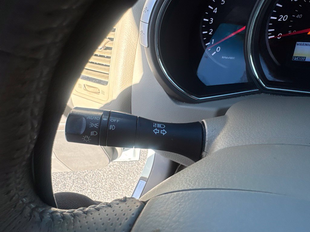 Used 2012 White Nissan SL image 45