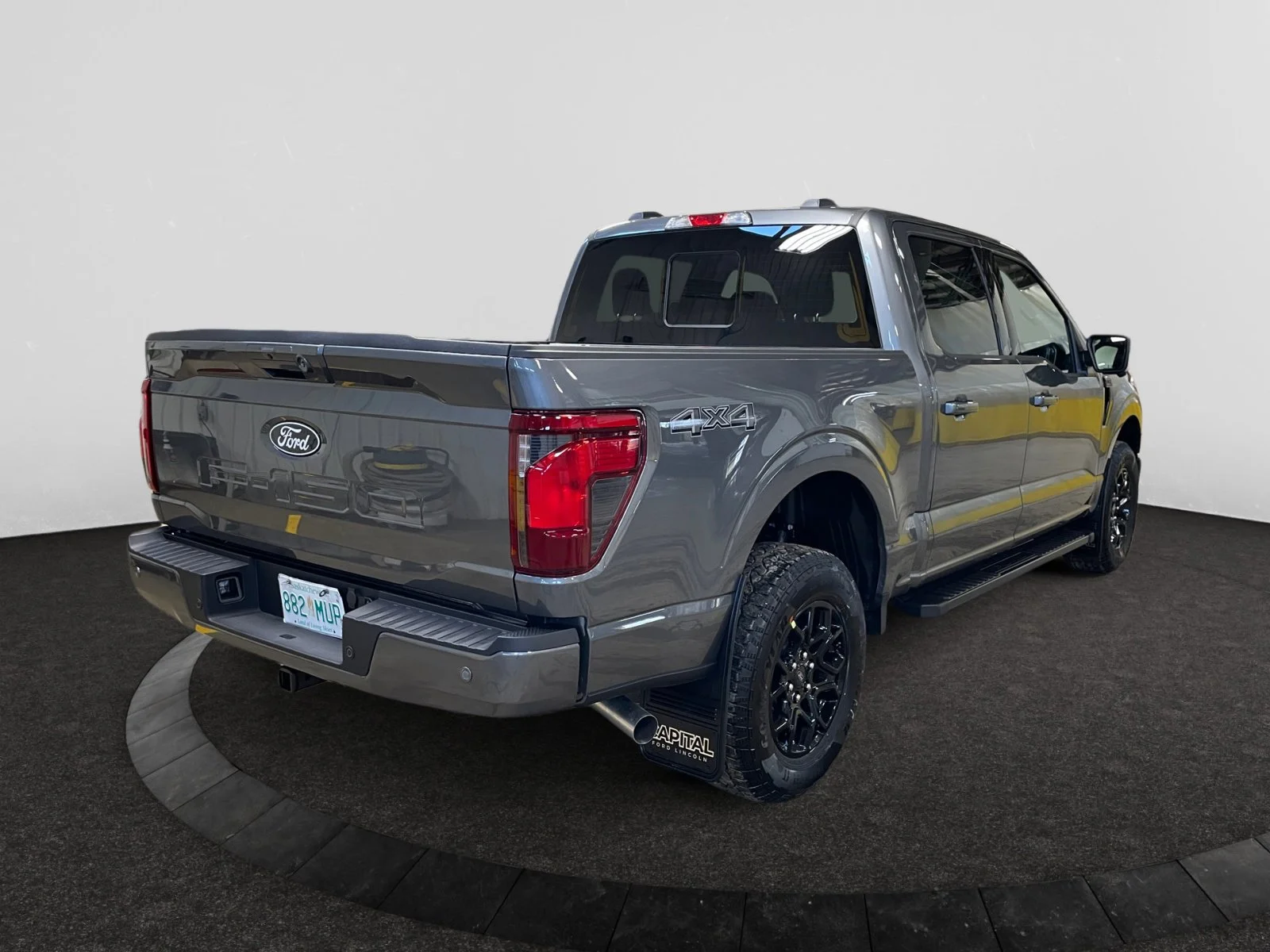 New 2026 CARBONIZED GREY METALLIC Ford XLT image 5