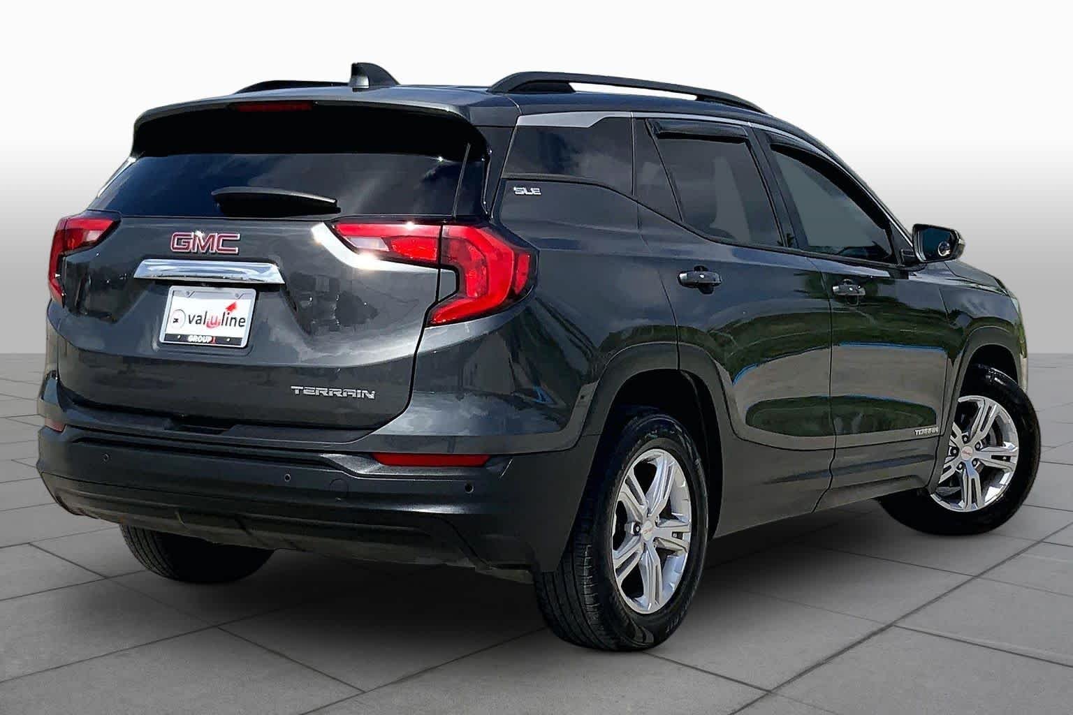 Used 2018 Graphite Gray Metallic GMC SLE image 13