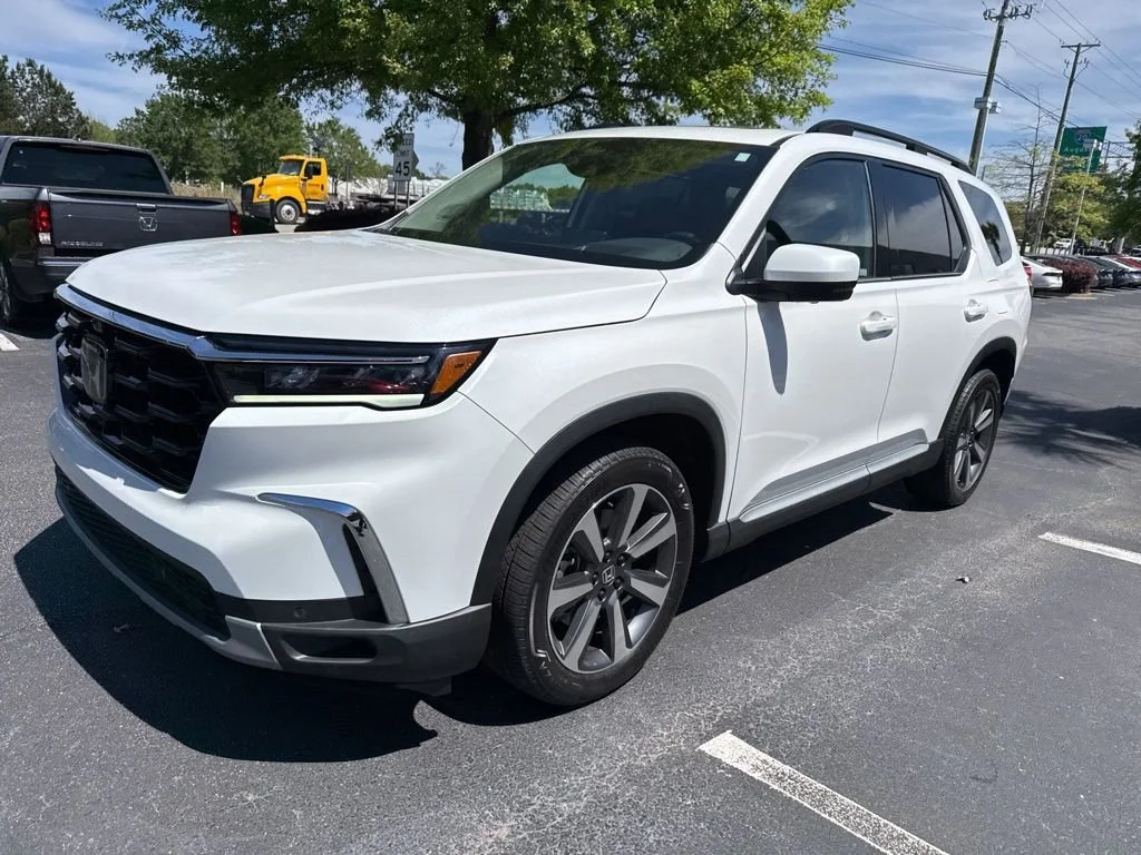 Certified Used 2023 Platinum White Pearl Honda AWD ELITE image 40