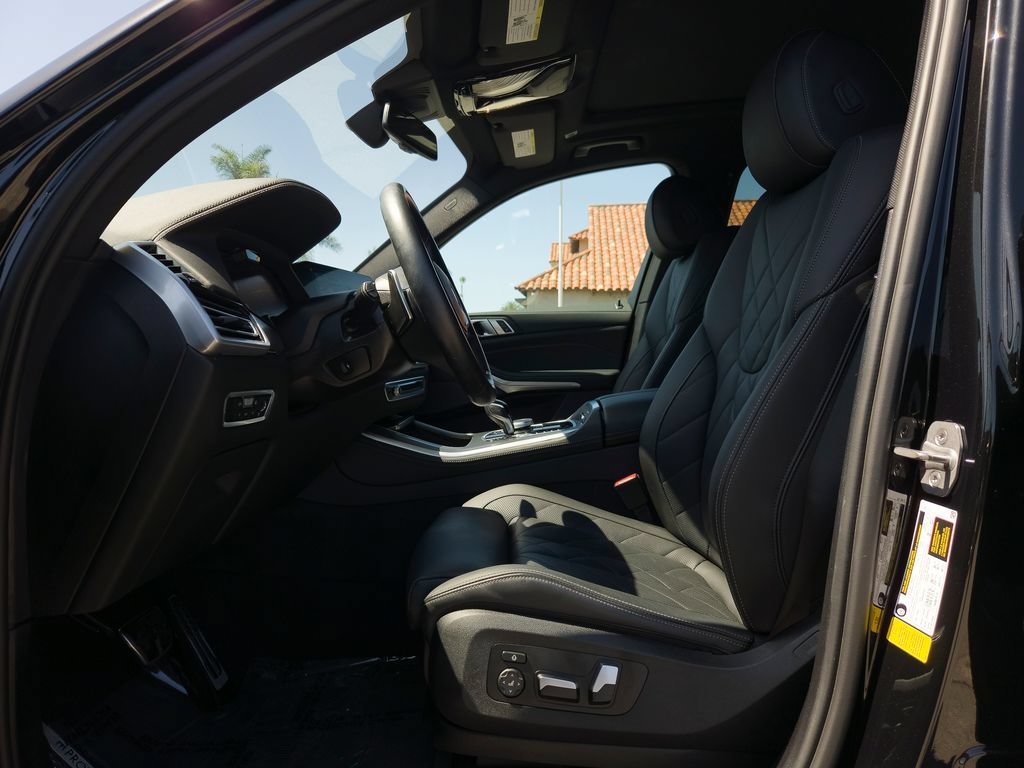 Used 2023 Black Sapphire Metallic BMW sDrive40i image 7