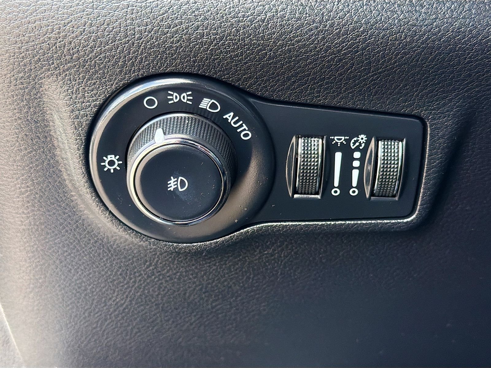 Used 2024 White Jeep Limited image 32