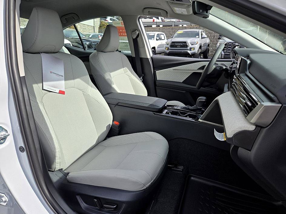 2026 Toyota Camry XLE - Photo 17