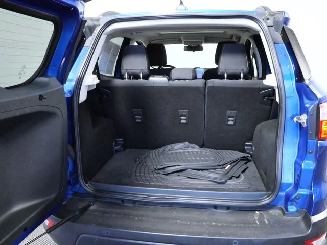 Used 2019 Blue Ford SE image 9