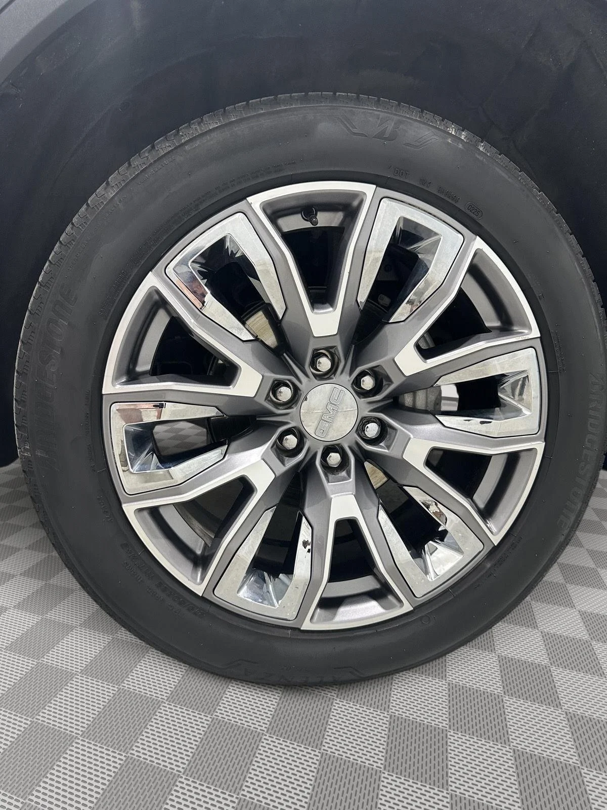 Used 2025 Onyx Black GMC Denali image 32