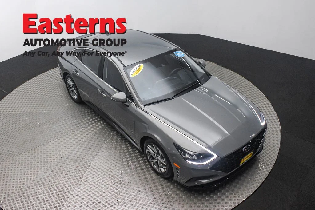 Used 2023 Gray Hyundai SEL image 3