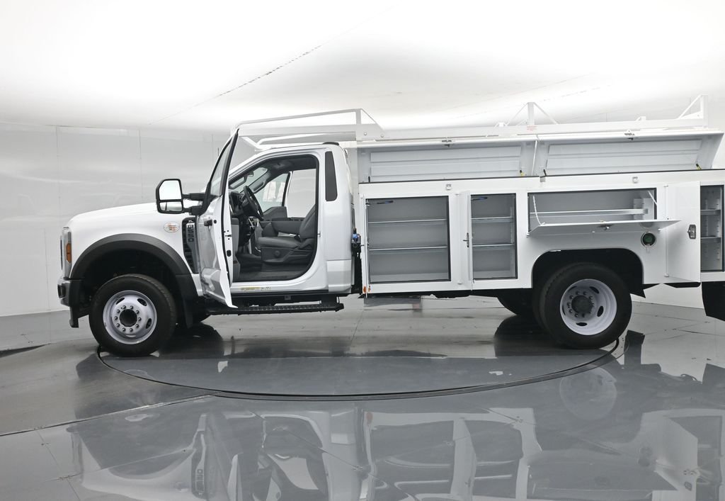 2025 Ford F-550 Super Duty Chassis Cab XL - Photo 40