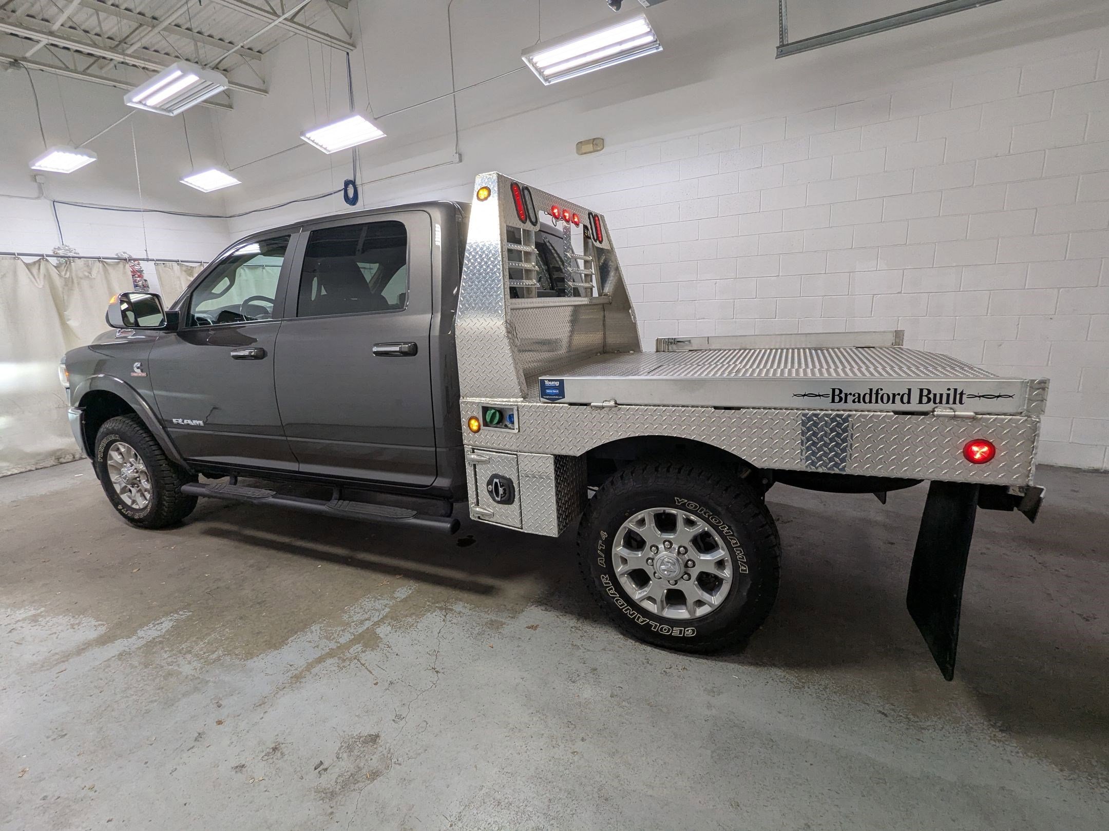 Used 2022 Granite Crystal Metallic Clearcoat Ram Laramie image 8