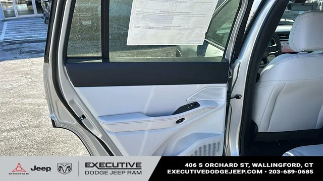 New 2026 Silver Zynith Clear-Coat Exterior Paint Jeep Limited image 20