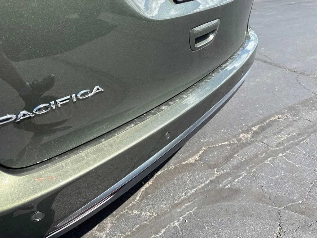 New 2027 Olive Green Pearl-Coat Exterior Paint Chrysler Select image 14