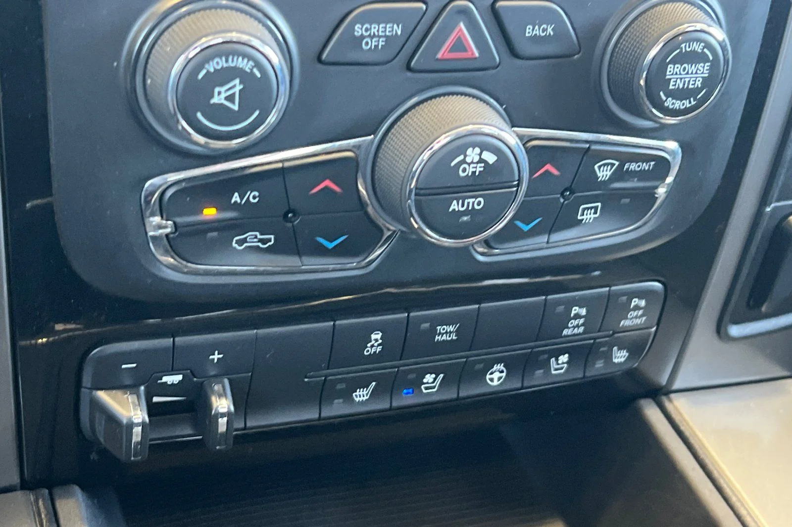 Used 2018 White Ram Sport image 18