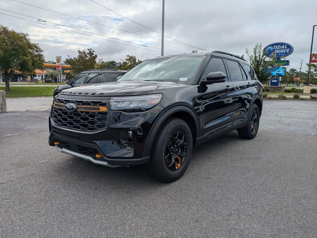 New 2026 Agate Black Metallic Ford Tremor image 8