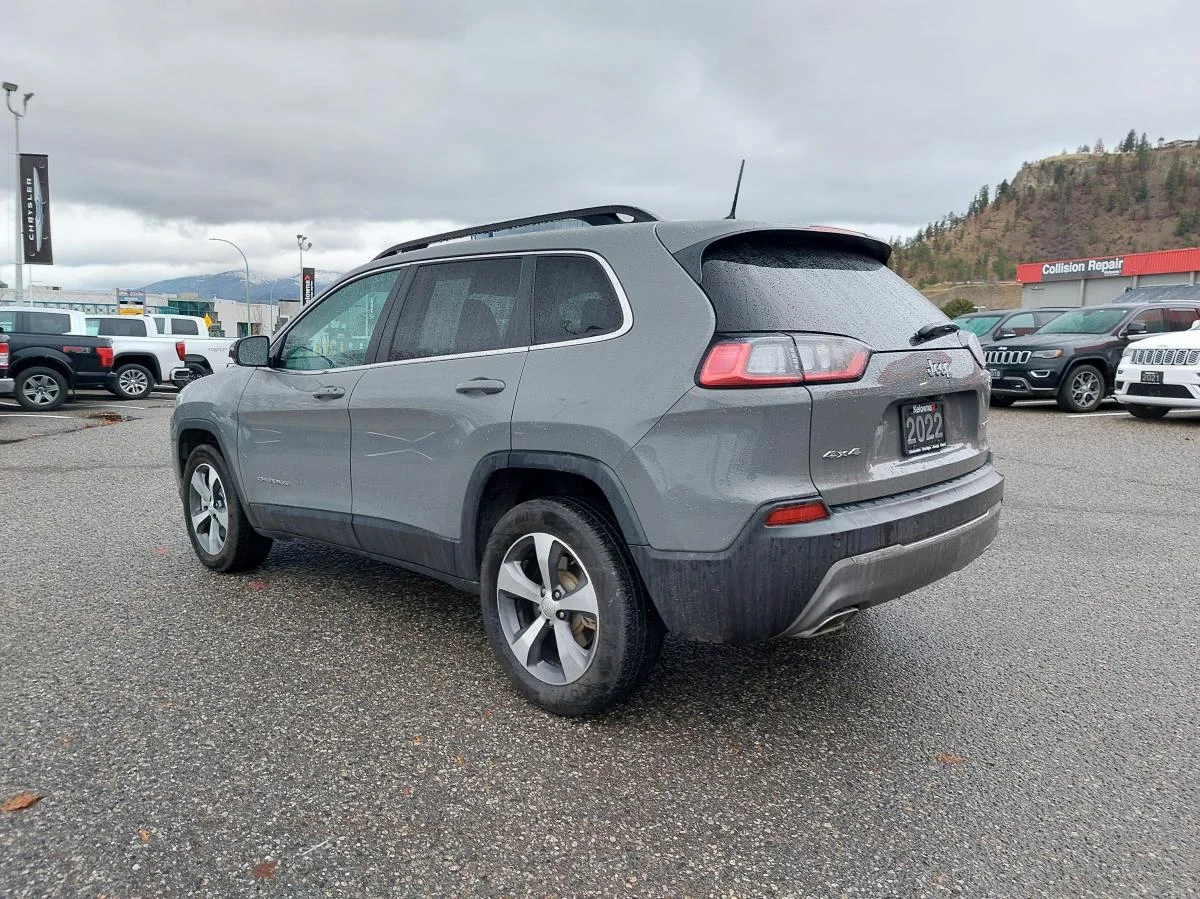 Used 2022 Grey Jeep Limited 4x4 image 9