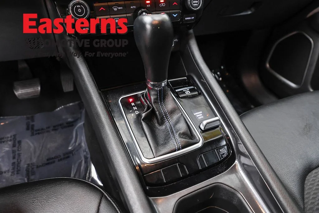 Used 2022 White Jeep Latitude image 13