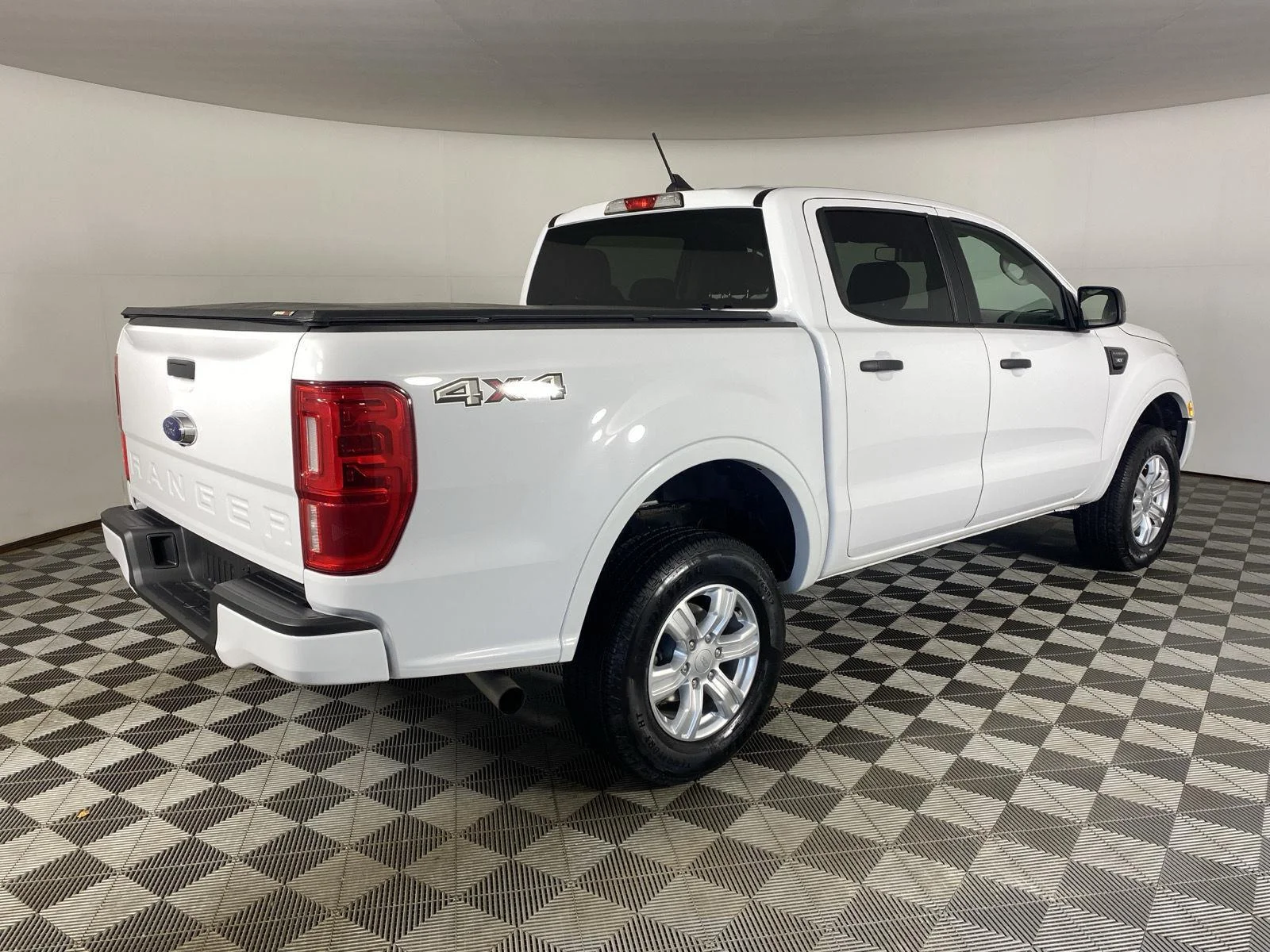 Used 2023 Oxford White Ford XLT image 16