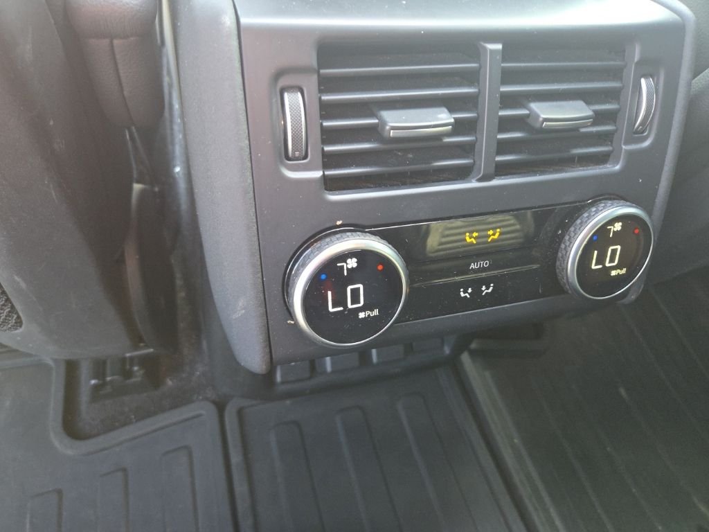 Used 2023 Fuji White Land Rover S R-Dynamic image 11