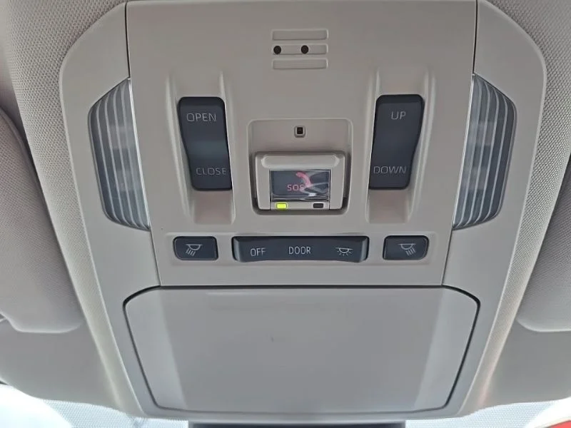 Used 2021 Silver Toyota XLE image 23