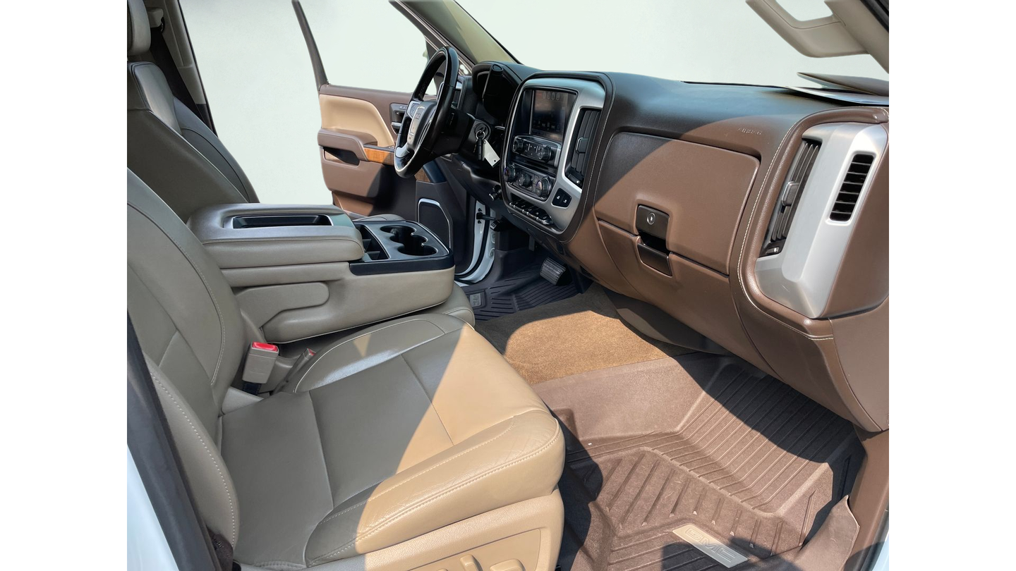 Used 2017 White GMC SLT image 19